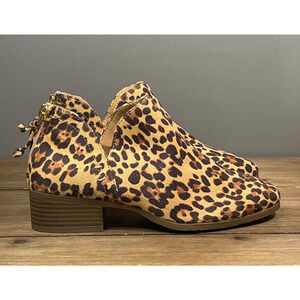 Kenneth Cole Reaction Women's Side Skip Booties Size 5 Leopard Print Low Heel